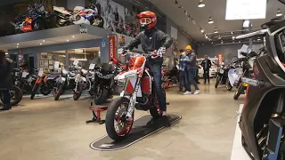 Supermoto Stunt Bike  |  Honda CRF 450 Reveal