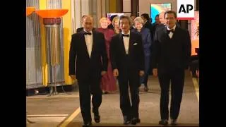 Leaders depart following dinner hosted by queen