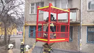 На місці розбору завалів у п’ятиповерховому житловому будинку рятувальники деблокували тіло людини