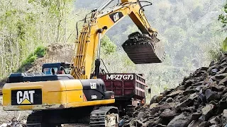 BIG Digger Excavator Digging Loading Dirt On Road Construction
