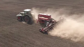 Claas Axion 950 with Horsch Maestro 16 SX