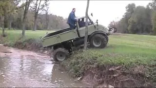 Unimog 406 Climbing movie 2.avi