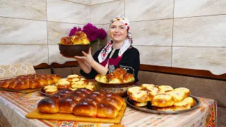 She prepared traditional Ukrainian pies "BUHTYKI" in the oven. Pies with cheese, strawberries