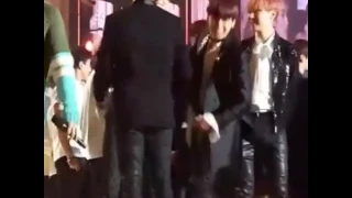 Minho and BTS V's Butt Fancam