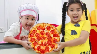 Suri and Annie Pretend Play Pizza Delivery Drive Thru Restaurant  Funny Toy Food Story for Children