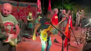 Banda Bassotti - El Pueblo unido y apoyando al Apruebo en Berlín.