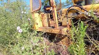 We find this 750 JD  Dozer and other farm equipment.All 4sale