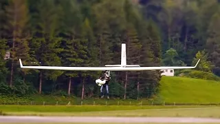 THE LIGHTEST GLIDER IN THE WORLD