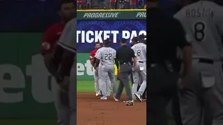 JOSE RAMIREZ AND TIM ANDERSON THROW PUNCHES AT EACH OTHER!!!!!!!!!!!!