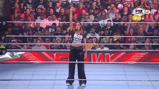 Becky Lynch reta a una lucha a Trish Stratus en Night of Champions 2023 - WWE Raw 15/05/2023 Español