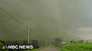 New wave of tornadoes hits Midwest