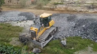 Best Incredible Bulldozer SHANTUI Pushing Big Stone into louts Lake with Many Dumps truck Unloading
