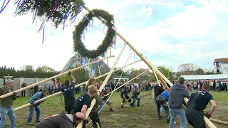 Maibaum aufstellen in Oeynhausen