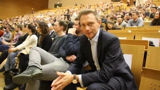 Lindner bei FuckUp Night: Mit 19 der erste Porsche | DER SPIEGEL