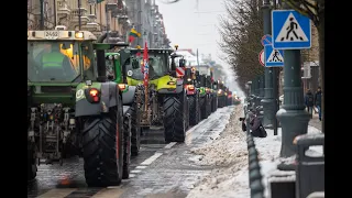 Ūkininkai įkurdino traktorius miesto centre – čia gyvens kelias dienas