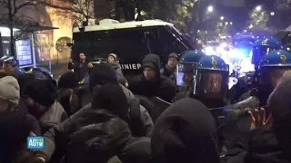 Milano, tensione al corteo antifascista: la carica della polizia