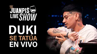 Una entrevista inesperada con Duki: se tatúa en vivo - The Juanpis Live Show