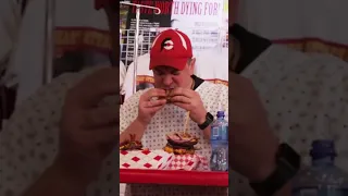 Eating Heart Attack Grill’s Octuple Bypass Bacon Cheeseburger Challenge in Las Vegas, Nevada!!