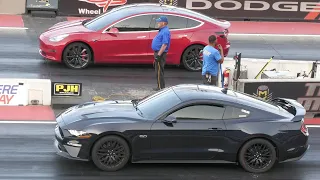 Tesla vs Mustang GT - drag racing