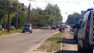 возле маг  “Итака“ Взорван джип Плотницкого в Луганске