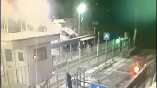 Видео въезда КамАЗа в ворота КПП г. Северска