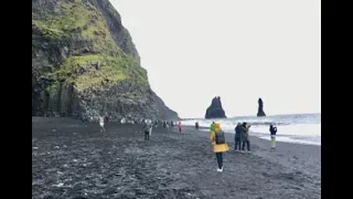 Reynisfjara black sand beach - Danger from sneaker waves