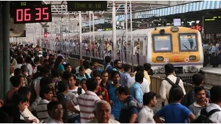 Mumbai's 85 year Old Love Mate Local Train (EMU) captured on It's Very Last Journey !!!