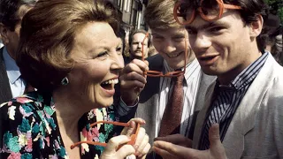 Koningin Beatrix bezoekt Amsterdam op Koninginnedag (1988)