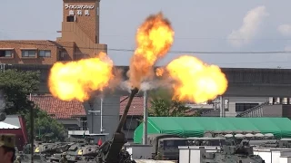 155mm榴弾砲の空砲射撃で乗用車の防犯ブザーが鳴る瞬間