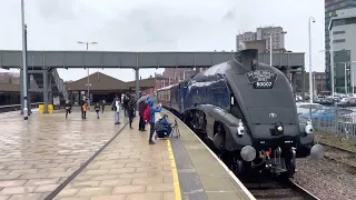 60007 ‘Sir Nigel Gresley’ Passing Leicester Station (05/04/23)