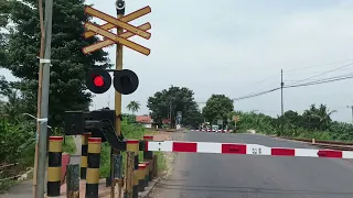 Perlintasan terbaik👍💯 jalan di aspal rata penguna jalan yaman