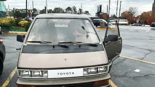 1986 Toyota Van - Tour of the backseat Captain's chairs and amenities