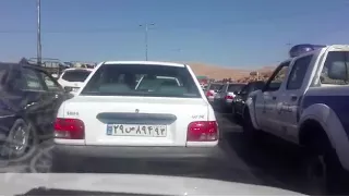 Iranian demonstrators going toward Pasargad