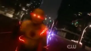 The Flash 5x22 Barry and Nora chase Reverse Flash (HD)