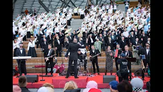 Концерт сводного хора проекта «Московское долголетие» & Группы Fmband в парке Зарядье