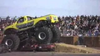 CRUSHER Monster Truck.flv