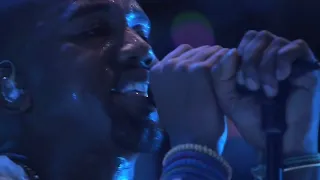 Kanye West - Flashing Lights (Live from Coachella 2011)