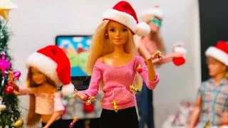 Emily & Friends: “Getting in the CHRISTMAS Spirit!” (Ep.6) - BARBIE Doll Stop Motion