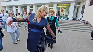 5.05.24г..."С Днём рождения!"... звучит на танцполе в Гомельском парке...