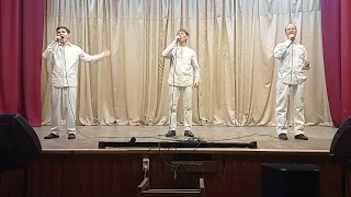 Шаман "Живой" исполняет вокальный ансамбль "Лагуна-океан"