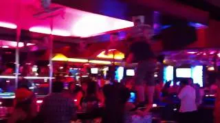 Drunk guy fails in pattaya falls down dancing