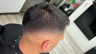 Técnica de corte a tijera para hombre en cabello liso y corto