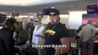 Johnny Manziel called out by WWE legend Hulk Hogan at LAX