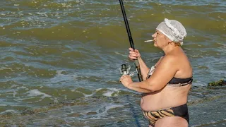 Женская рыбалка /Приколы на рыбалке 2020/Девушки на рыбалке 2020