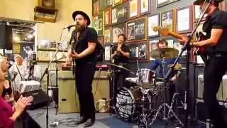 Nathaniel Rateliff & the Night Sweats Live at Twist and Shout "Trying So Hard Not To Know"