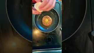 Egg in a bagel 🍳🥯😋