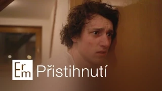 Kluk přistihnul svou přítelkyni