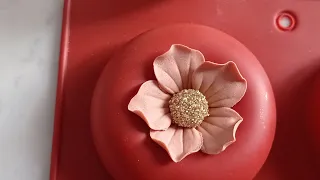 طريقة صناعة ورود عجينة السكر و دمج اللون #flowers #حلويات_جزائرية #tutorial #rose