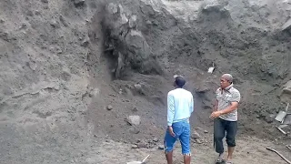 IT WAS TRULY UNEXPECTED THAT THIS SAND CLIFF WOULD COLLAPSE TWICE