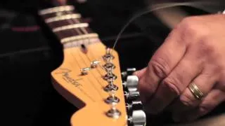 Hittin' Tech Tip #1 w/René Martinez, "Guitar Stringing"